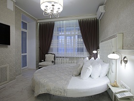 Junior suite с балконом и круглой кроватью